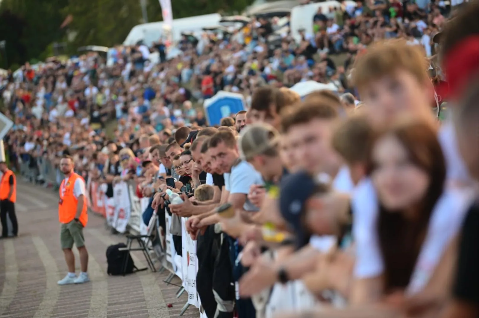 Polnische Legenden-Rallye – Fans und Rallyeautos