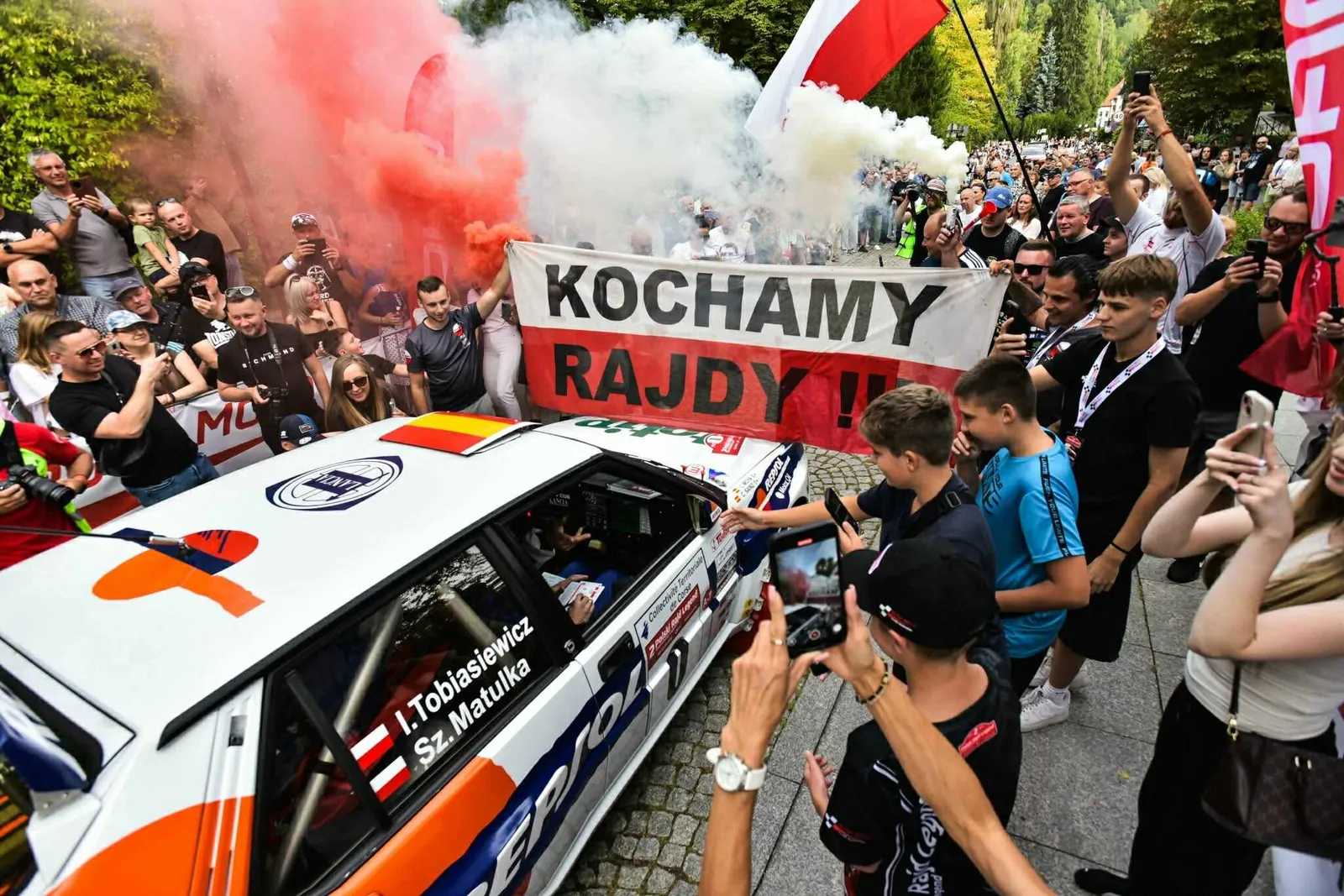 Polnische Legenden-Rallye – Fans und Rallyeautos